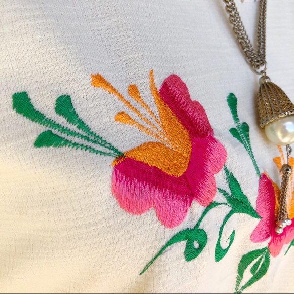 SOLD Vintage🌸70s Embroidered Boho Top/Shirt - Picture 9 of 9